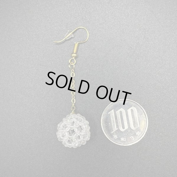 画像4: 水晶・2mm玉・バッキーボールピアス (4)